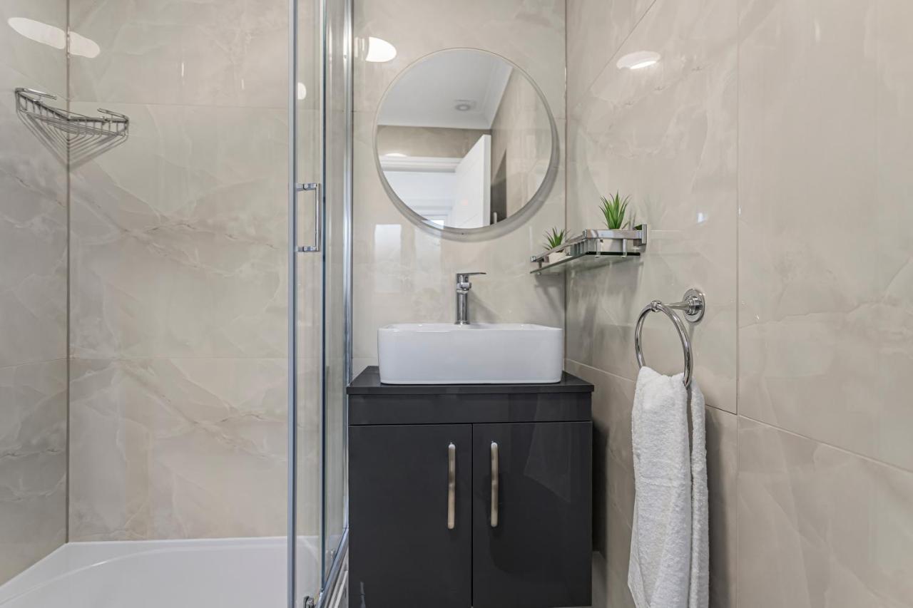 Modern 3 And 2 Bedroom Apartment In Maida Vale 런던 외부 사진