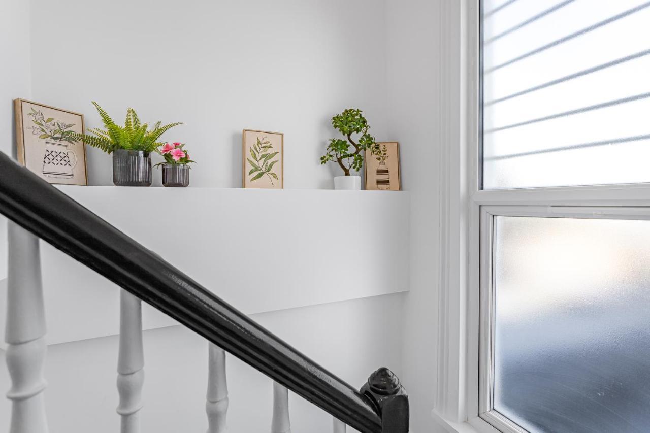 Modern 3 And 2 Bedroom Apartment In Maida Vale 런던 외부 사진