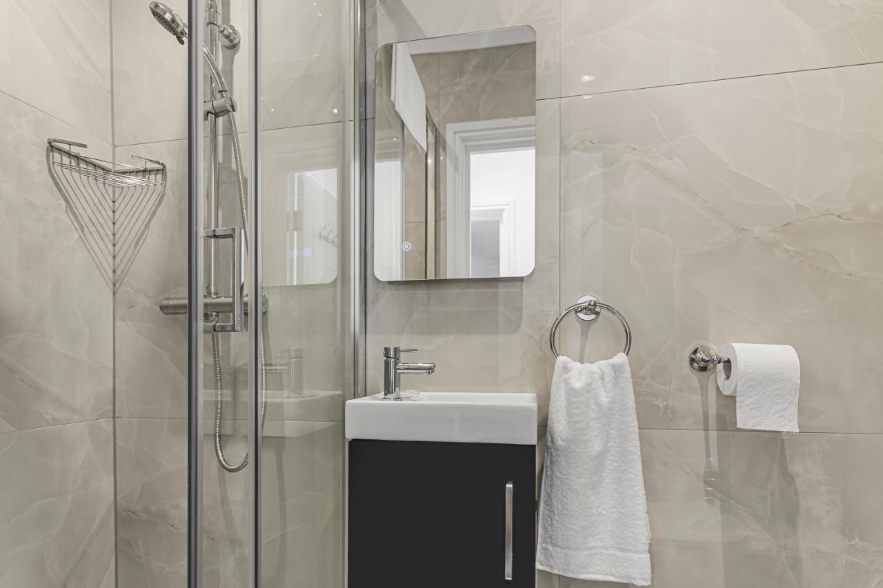 Modern 3 And 2 Bedroom Apartment In Maida Vale 런던 외부 사진