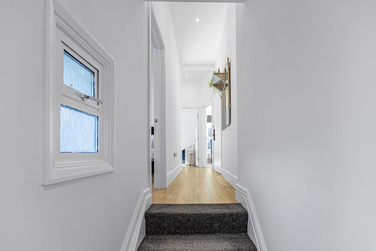 Modern 3 And 2 Bedroom Apartment In Maida Vale 런던 외부 사진